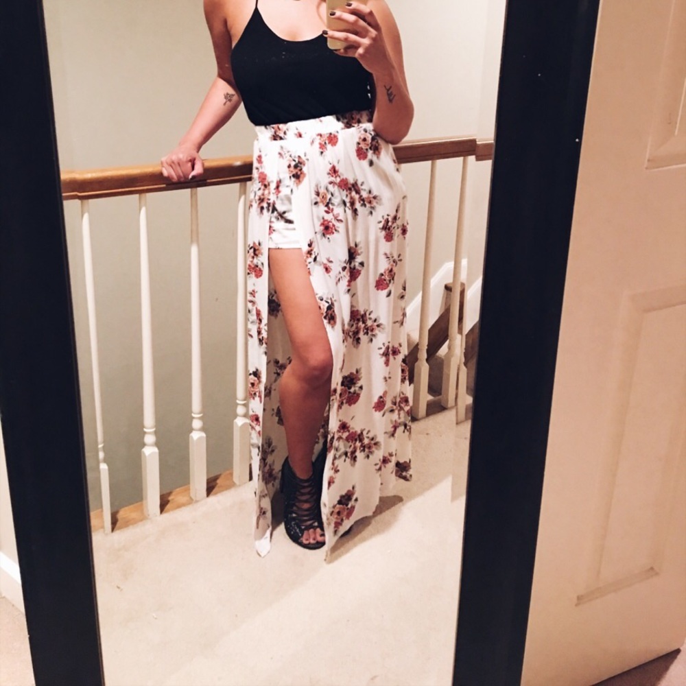 Side slit floral skirt